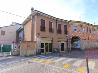 Attività commerciale in Vendita a Pregnana Milanese, 235'000€, 331 m²