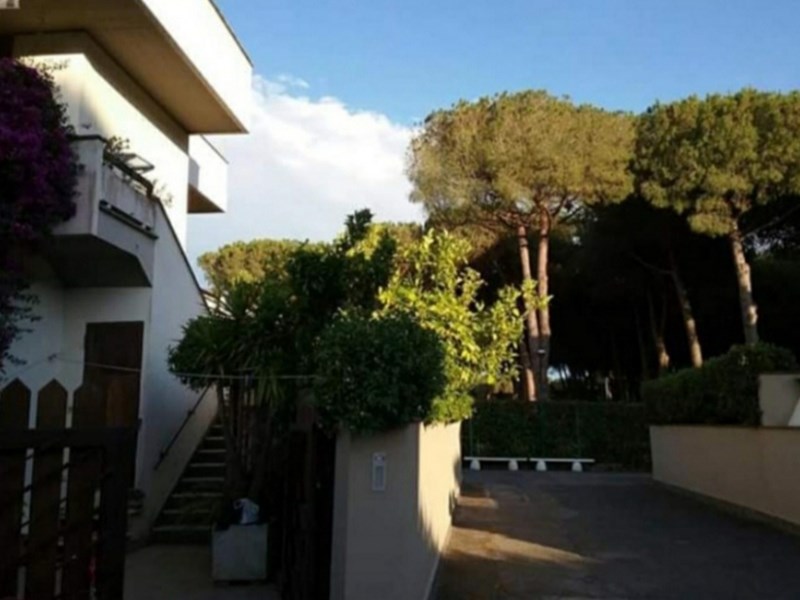 Villetta a schiera in Affitto a Anzio, zona Lido dei Pini, 2'200€