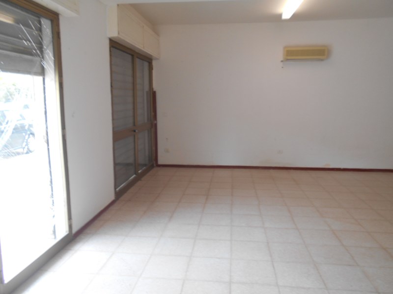 Magazzino in Affitto a Castelvetrano, zona Giallonghi, 300€, 130 m²
