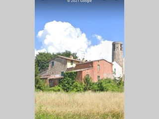 Casale in Vendita a Castelnuovo Berardenga, 320'000€, 480 m²