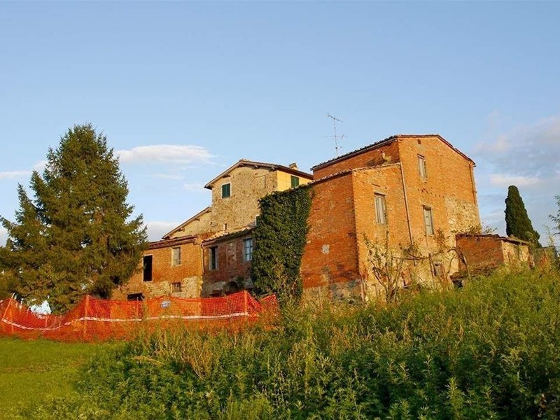 Casale in Vendita a Castelnuovo Berardenga, 320'000€, 480 m²
