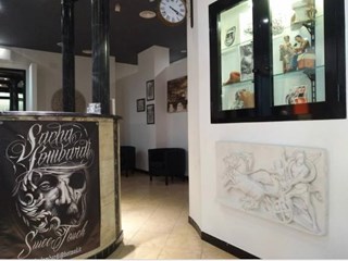 Negozio in Affitto a Roma, zona Tor Tre Teste, 900€, 100 m²