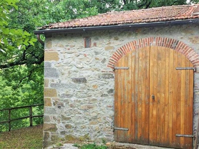 Casale in Vendita a Quarrata, zona Montemagno, 520'000&euro;, 300 m²