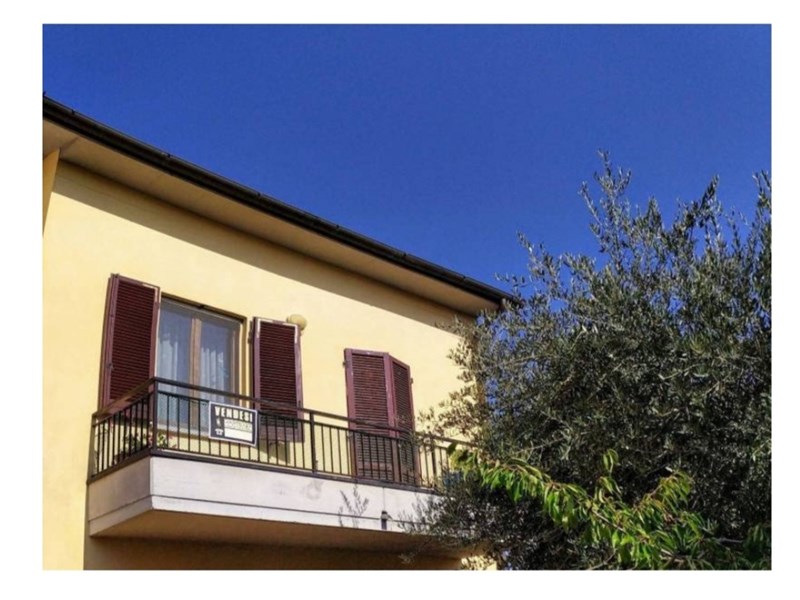 Trilocale in Vendita a Civitella in Val di Chiana, zona Loc. TEGOLETO, 110'000€, 80 m², con Box