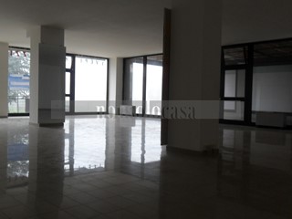 Immobile commerciale in Affitto a Bastia Umbra, 1'000&euro;, 160 m²