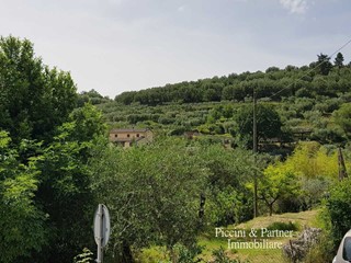 Quadrilocale in Vendita a Perugia, zona Montepetriolo, 59'000€, 80 m², con Box