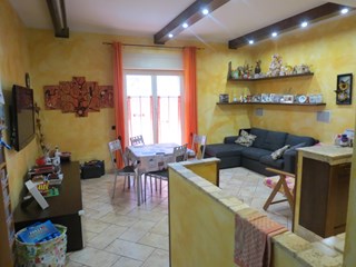 Trilocale in Vendita a Ladispoli, zona Messico, 159'000€, 80 m², con Box