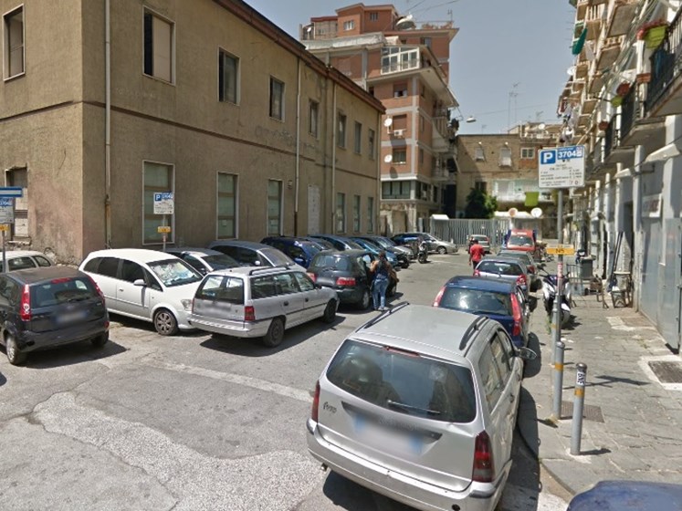 Bilocale in Vendita a Napoli, zona via milano 63, 59'000€, 45 m²