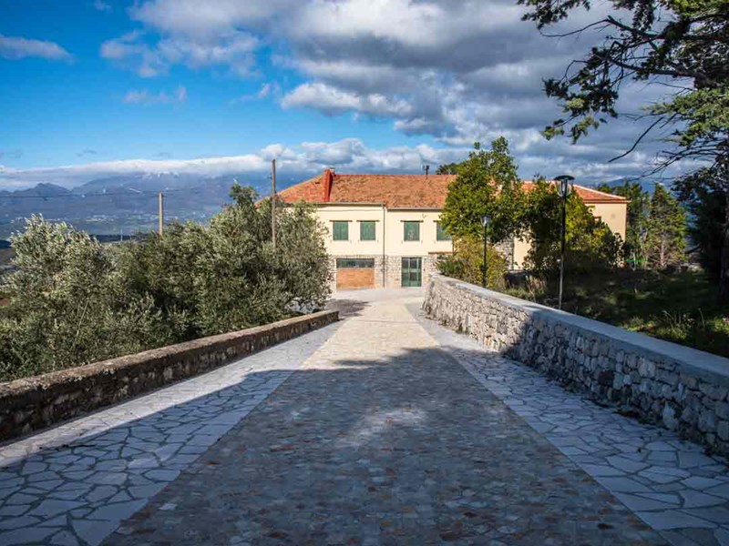 Casale in Vendita a Postiglione, zona Postiglione, Balzata degli ulivi, 450'000€, 450 m², arredato