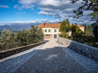 Casale in Vendita a Postiglione, zona Postiglione, Balzata degli ulivi, 450'000€, 450 m², arredato