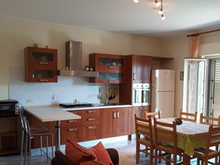 Appartamento in Vendita a Fiumefreddo di Sicilia, 65'000&euro;, 75 m², con Box