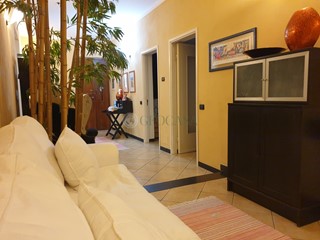 Casa Indipendente in Vendita a Sarzana, 550'000&euro;, 340 m², arredato