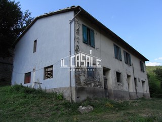 Casale in Vendita a San Godenzo, zona San Bavello, 290'000€, 350 m²