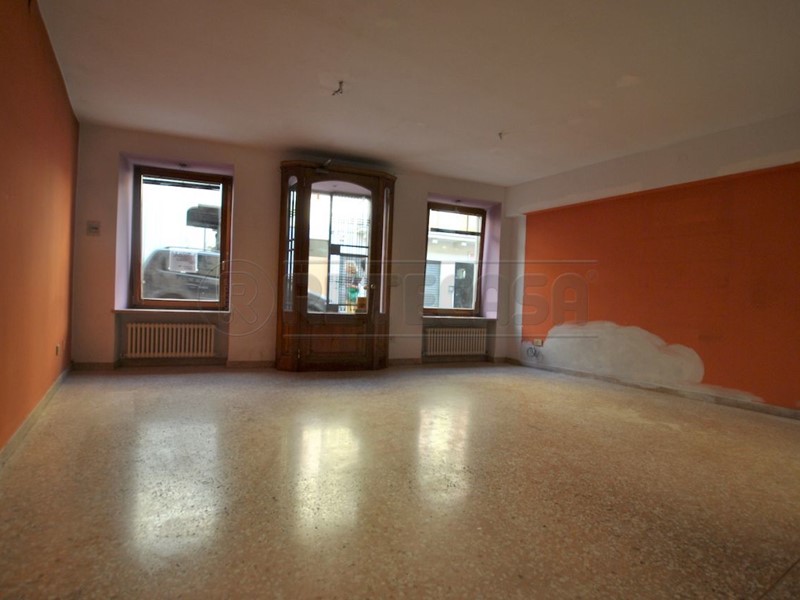 Immobile commerciale in Affitto a Cornedo Vicentino, 300€, 40 m²