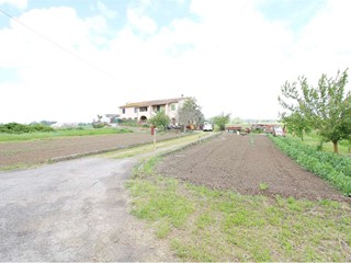 Casa Semi Indipendente in Vendita a Montopoli in Val d'Arno, 195'000€, 180 m², con Box