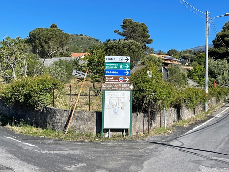 Terreno industriale in Vendita a Pedara, 130'000€, 2500 m²