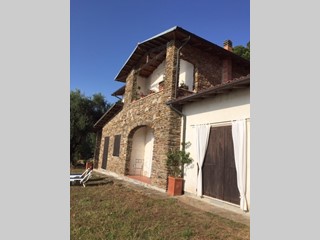 Casa Indipendente in Vendita a Ameglia, 203 m²