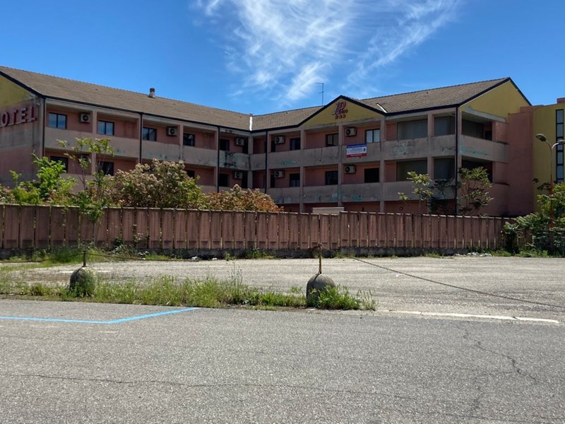 Immobile commerciale in Vendita a Casei Gerola, 1'772'795€