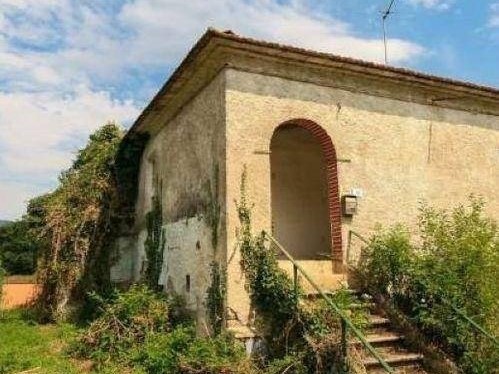 Casa di corte in Vendita a Vinci, 230'000€, 410 m²