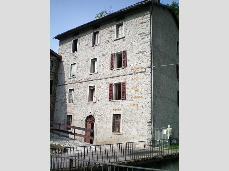 Casa Indipendente in Vendita a Bienno, zona Borgo Prestine, 80'000€, 400 m²