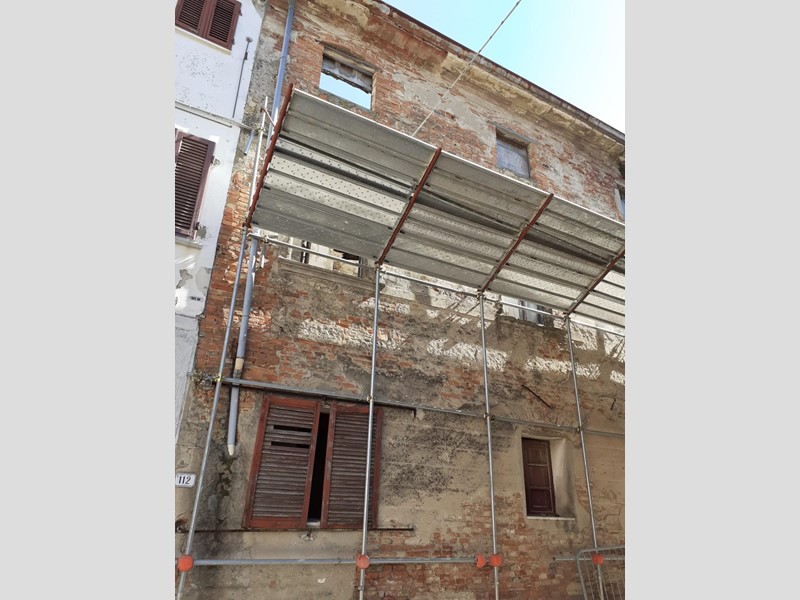 Monolocale in Vendita a Capannoli, zona San Pietro In Belvedere, 30'000€, 200 m²