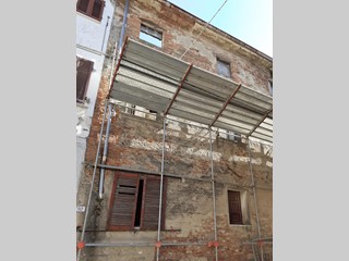 Monolocale in Vendita a Capannoli, zona San Pietro In Belvedere, 30'000€, 200 m²