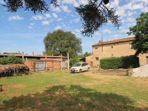 Casa di corte in Vendita a Empoli, 170'000€, 600 m²