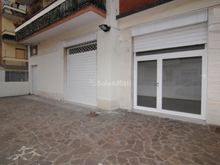 Capannone in Affitto a Livorno, zona Colline - Coteto, 1'000€, 60 m²
