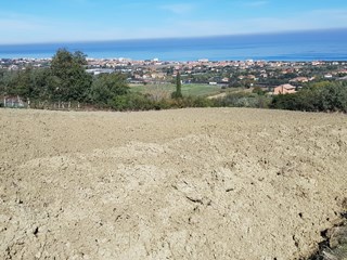 Terreno agricolo in Vendita a Mondolfo, zona Monteciappellano, 175'000€, 15000 m²