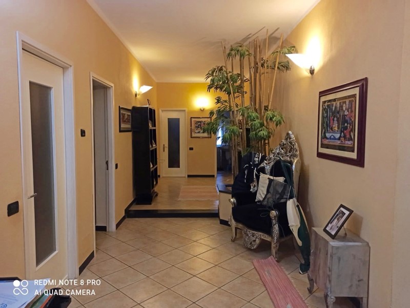 Casa Indipendente in Vendita a Sarzana, 700'000&euro;, 300 m²
