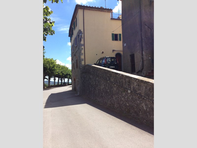 Appartamento in Vendita a Massa Marittima, zona Località Prata, 67'000€, 147 m², arredato