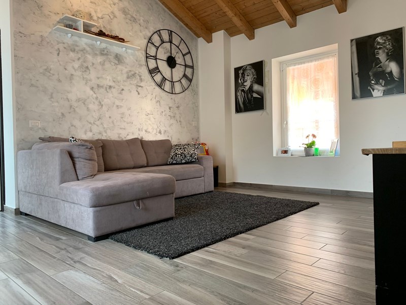 Trilocale in Vendita a Varese, zona Valle olona , 198'000€, 114 m²