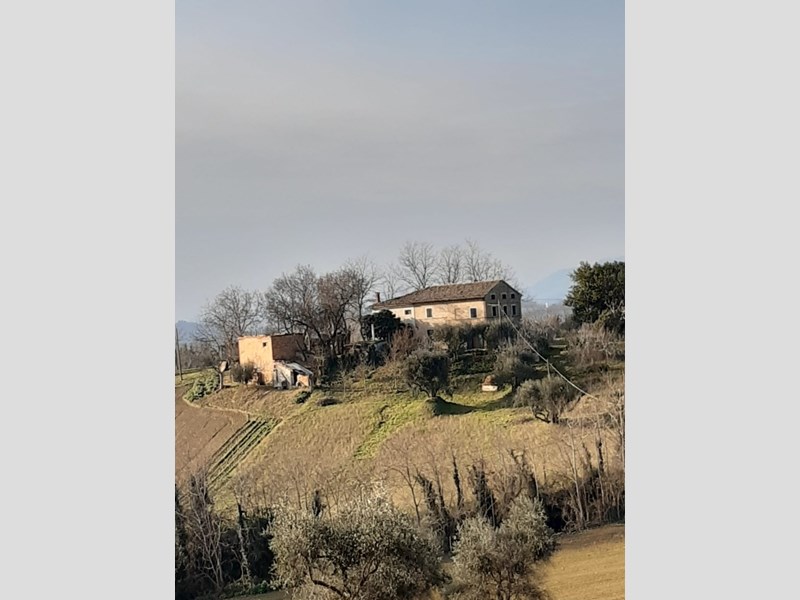 Rustico in Vendita a Terre Roveresche, zona San Giorgio di Pesaro , 110'000&euro;, 95 m²