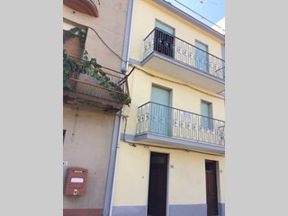 Casa Indipendente in Vendita a Novara di Sicilia, zona S, Basilio, 25'000€, 130 m², arredato