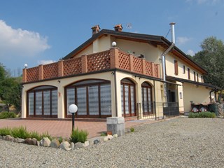 Casale in Vendita a Rivalta Bormida, zona RIVALTA BORMIDA, 420'000€, 600 m²