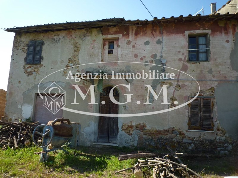 Casale in Vendita a Santa Maria a Monte, 125'000€, 225 m², con Box