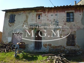 Casale in Vendita a Santa Maria a Monte, 125'000€, 225 m², con Box