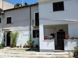 Bilocale in Vendita a Popoli, zona Centro, 35'000€, 78 m²