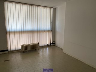 Ufficio in Affitto a Firenze, zona L'Isolotto, 750€, 75 m²