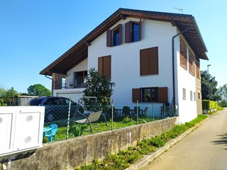 Casa Indipendente in Vendita a Udine, zona Gris Di Bicinicco, 225'000€, 280 m², con Box