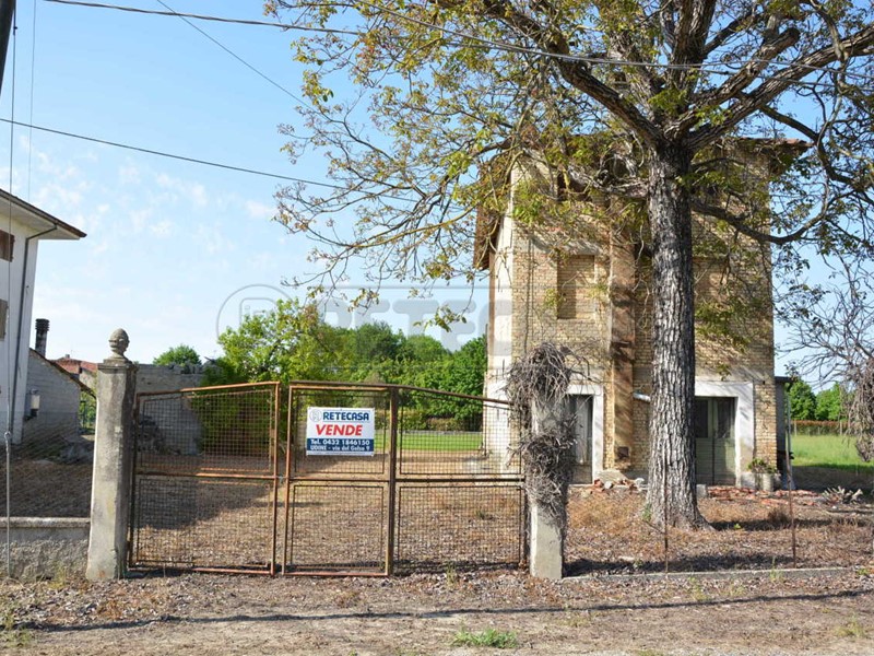 Casa Indipendente in Vendita a Rivignano Teor, 69'000€, 215 m²