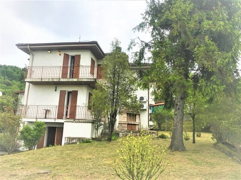 Villa bifamiliare in Vendita a San Mauro di Saline, zona Verona Verso i monti Lessini, 160'000€, 750 m², arredato