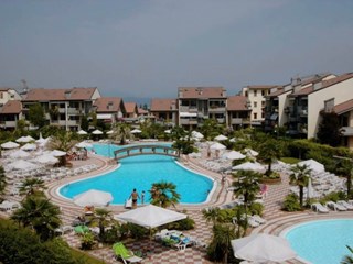 Trilocale in Vendita a Desenzano del Garda, zona Rivoltella, 330'000€, 70 m², arredato