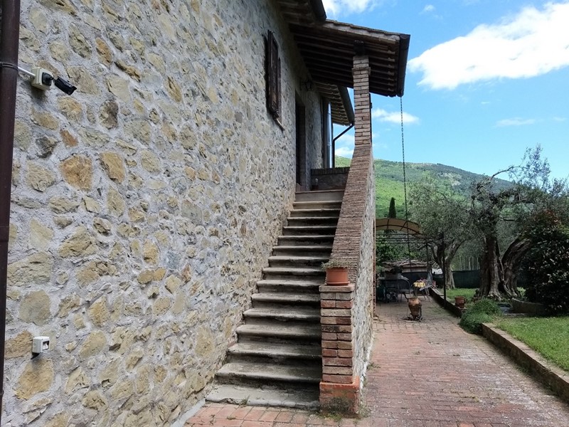Casa Indipendente in Vendita a Perugia, zona Colle Umberto, 450'000€, 260 m²