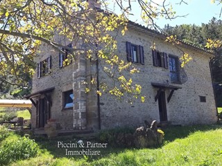 Casa Indipendente in Vendita a Perugia, zona Colle Umberto, 450'000€, 260 m²