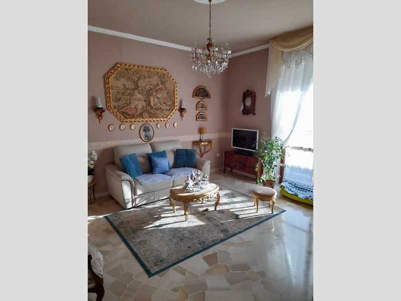 Trilocale in Vendita a Lonate Pozzolo, zona Sant'Antonino, 85'000€, 90 m²