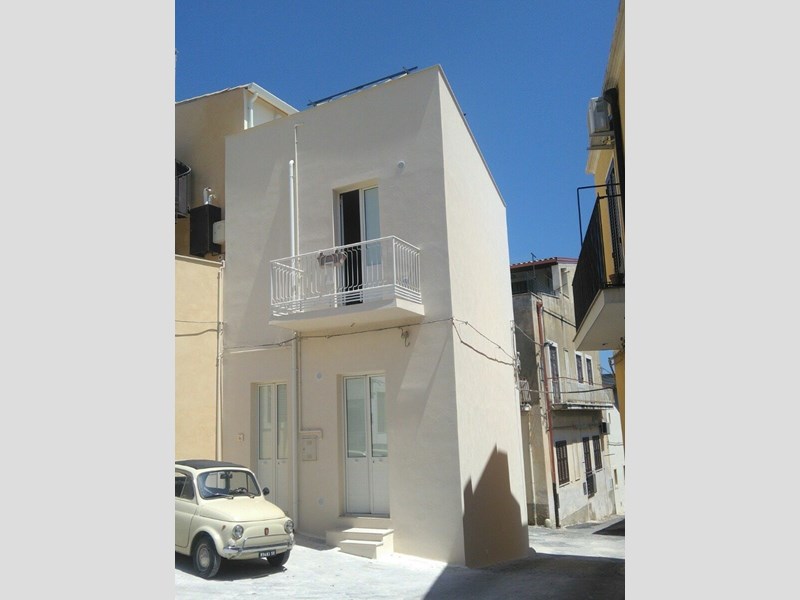 Casa Indipendente in Vendita a Noto, zona vico trinacria 4-6, 170'000€, 120 m², arredato