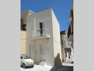 Casa Indipendente in Vendita a Noto, zona vico trinacria 4-6, 170'000€, 120 m², arredato