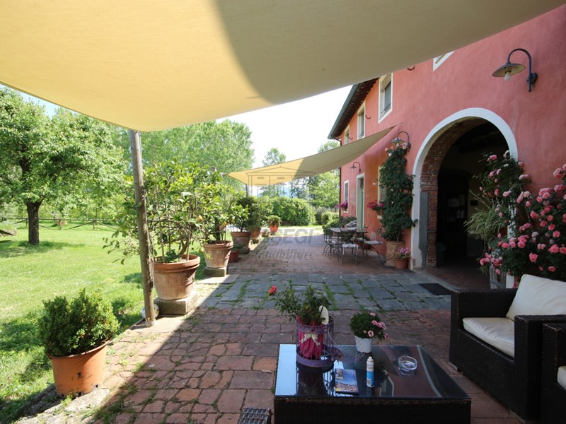 Casale in Vendita a Lucca, zona Nord, 1'100'000€, 500 m²
