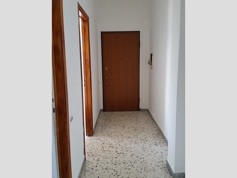 Bilocale in Vendita a Mediglia, zona LA MADONNINA ZOATE, 74'000€, 70 m², con Box